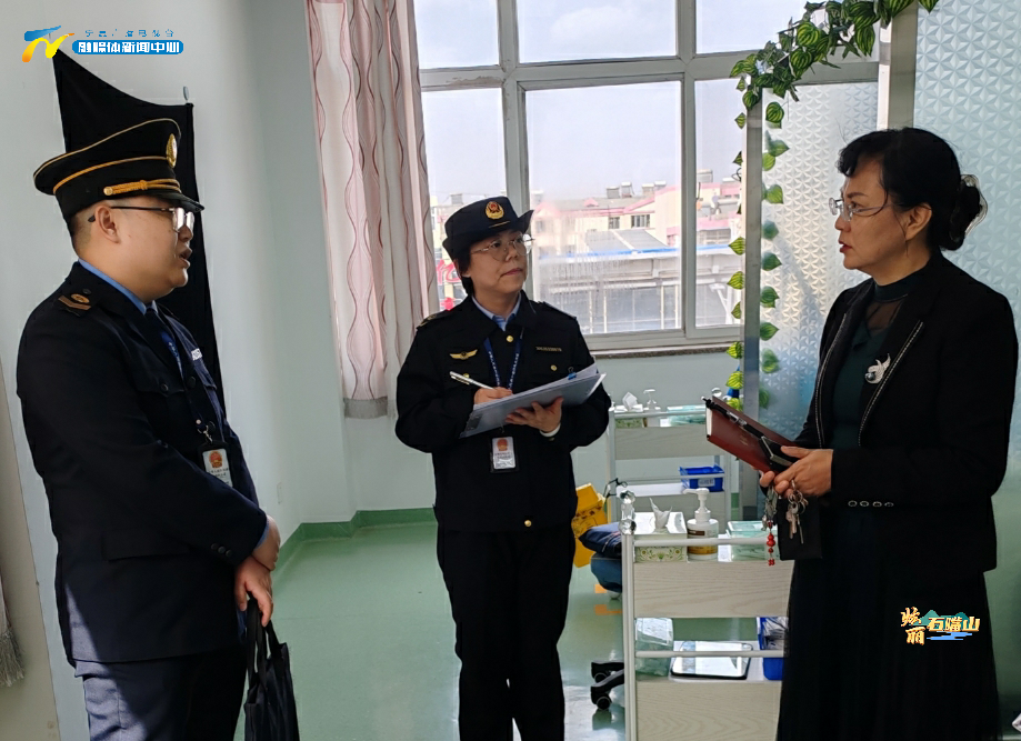 宁夏青铜峡市监局就“工作人员上班时化妆”致歉：已批评教育